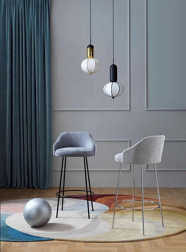 Tabouret rembourré en tissu avec dossier Isabelle Saba usine SABA de l'Italie. Foto №2