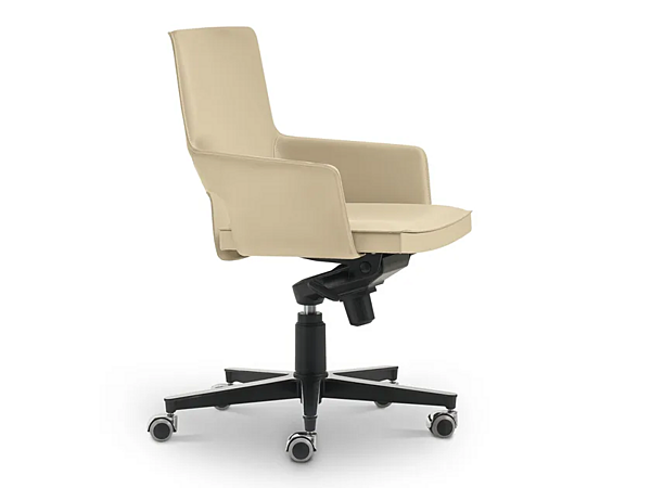Chaise de bureau pivotante en cuir tanné avec roulettes i 4 Mariani SHU usine i 4 Mariani de l'Italie. Foto №1