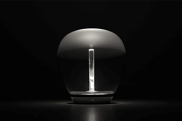 Lampe de table en verre soufflé LED Empatia Artemide usine Artemide de l'Italie. Foto №8