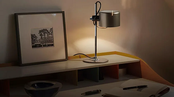 Lampe de table en métal ajustable LED Mini Coupe Oluce usine Oluce de l'Italie. Foto №5