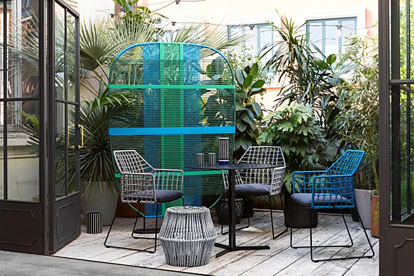 Chaise de jardin en tissu avec accoudoirs Saba New York Soleil usine SABA de l'Italie. Foto №3