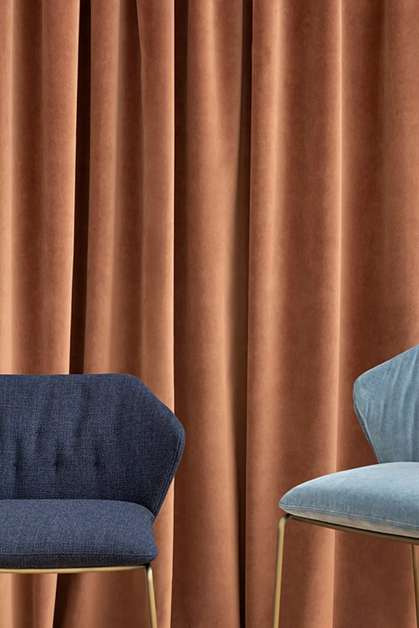 Tabouret en tissu avec repose-pieds Saba collection New York usine SABA de l'Italie. Foto №6