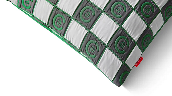 Coussin géométrique en tissu avec cadre carré CASSINA Chess usine CASSINA de l'Italie. Foto №8