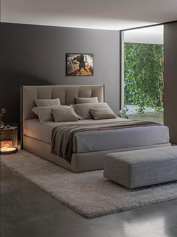 Lit double en tissu avec tête de lit rembourrée Koi Flou usine Flou de l'Italie. Foto №6