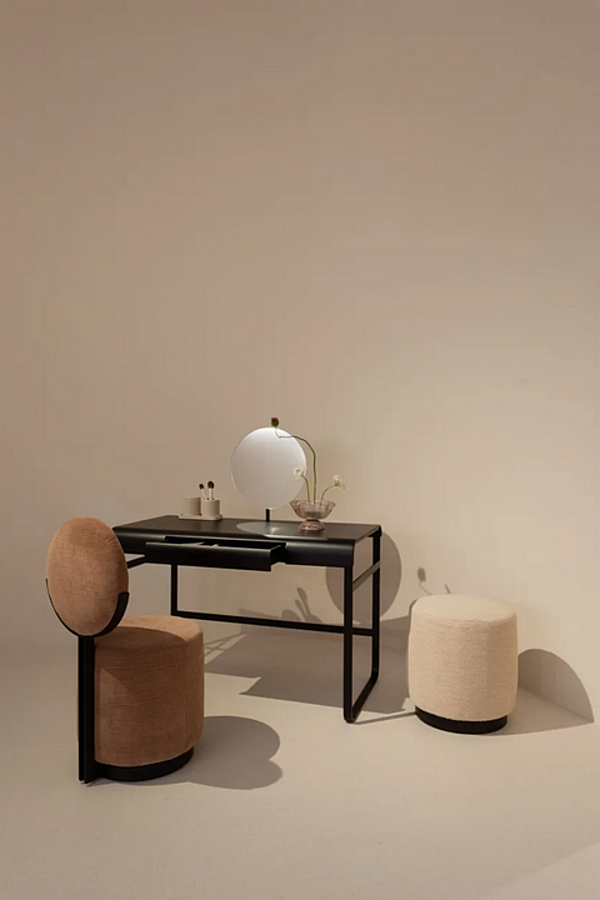 Fauteuil pivotant en tissu Saba Beauty usine SABA de l'Italie. Foto №4