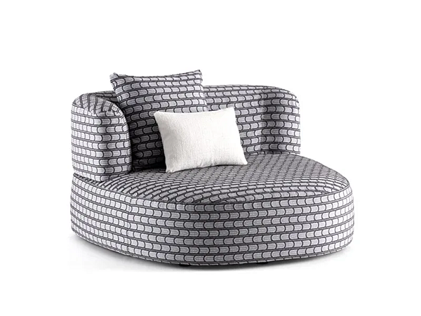 Fauteuil en tissu avec accoudoirs Pierre Flou usine Flou de l'Italie. Foto №3