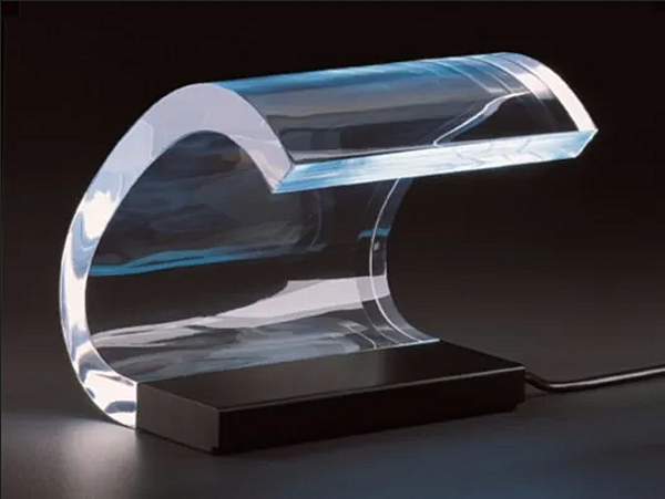 Lampe de table en PMMA Acrilica 281 LBT Oluce usine Oluce de l'Italie. Foto №1