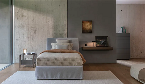 Lit simple en tissu avec tête de lit rembourrée Notturno Flou Shabby Chic usine Flou de l'Italie. Foto №3