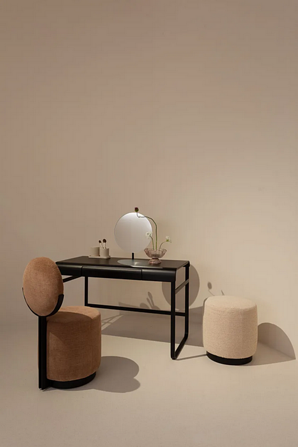 Fauteuil pivotant en tissu Saba Beauty usine SABA de l'Italie. Foto №5