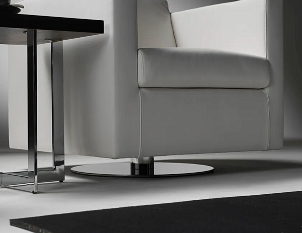 Fauteuil en cuir avec accoudoirs GYFORM MIX usine Gyform de l'Italie. Foto №3