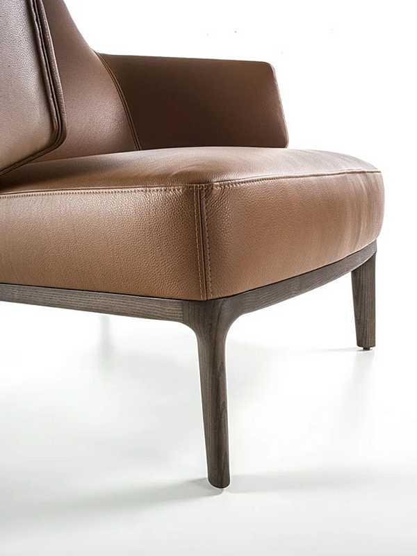 Fauteuil en cuir avec accoudoirs Amanda Frigerio usine Frigerio de l'Italie. Foto №2