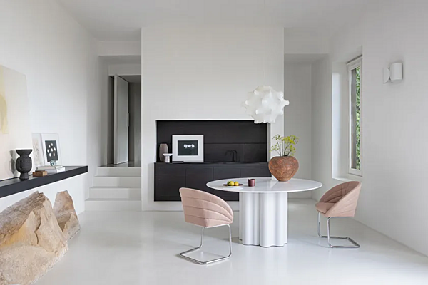 Table ronde en marbre avec base en polyuréthane Teatro Magico Saba usine SABA de l'Italie. Foto №3