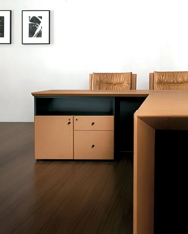 Bureau exécutif en cuir en forme de L Meteora I 4 Mariani usine i 4 Mariani de l'Italie. Foto №3