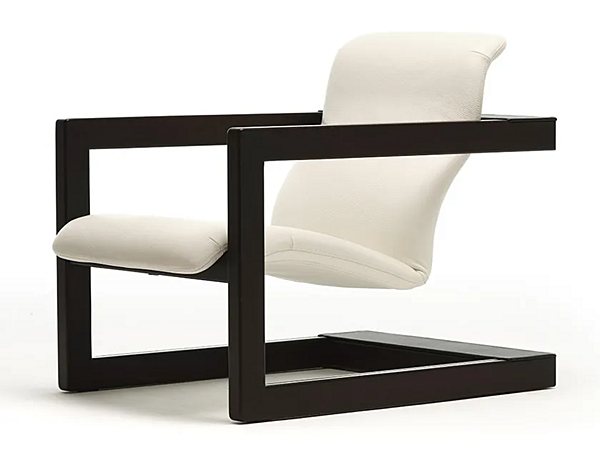 Fauteuil cantilever avec cadre en bois et assise en cuir Palco Mussi usine MUSSI de l'Italie. Foto №1