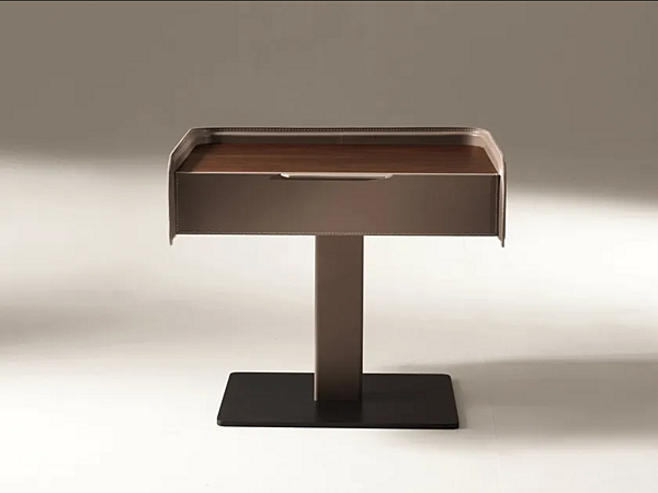 Table de chevet rectangulaire en cuir avec tiroirs GIORGETTI Corium 62380 usine GIORGETTI de l'Italie. Foto №2