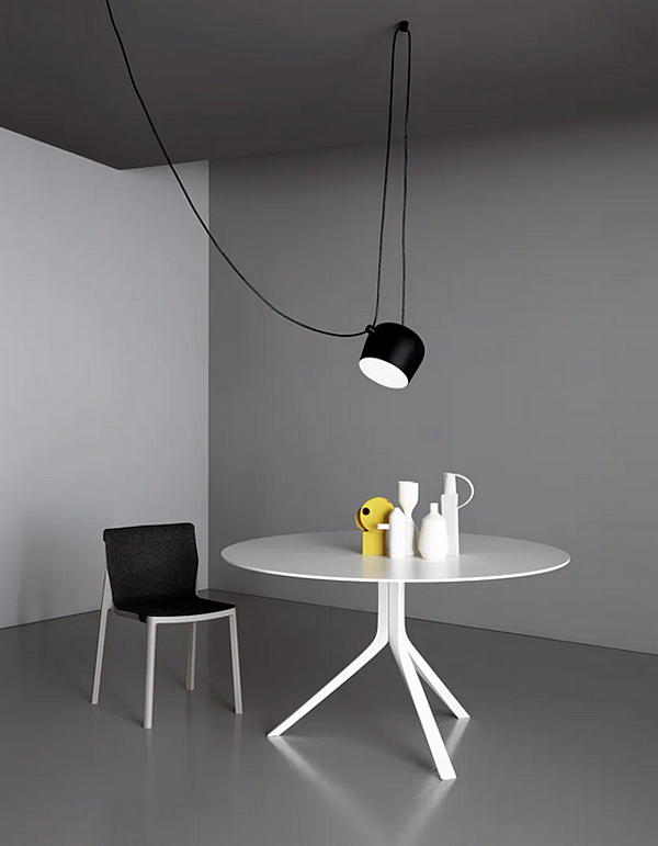 Table ronde en aluminium moulé Kristalia Oops I Did It Again usine Kristalia de l'Italie. Foto №4