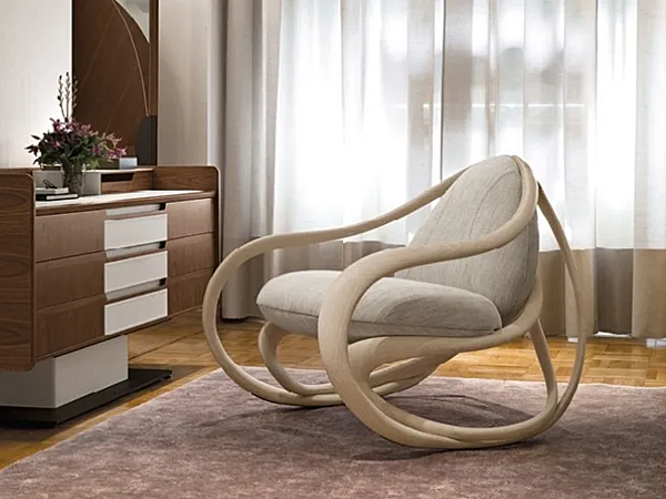 Fauteuil à bascule avec accoudoirs en tissu GIORGETTI MOVE 69810 usine GIORGETTI de l'Italie. Foto №6