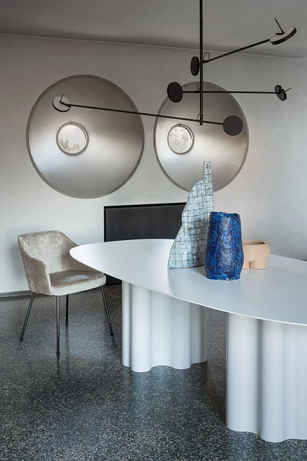 Table ovale en MDF laqué avec base en polyuréthane Teatro Magico Saba usine SABA de l'Italie. Foto №4