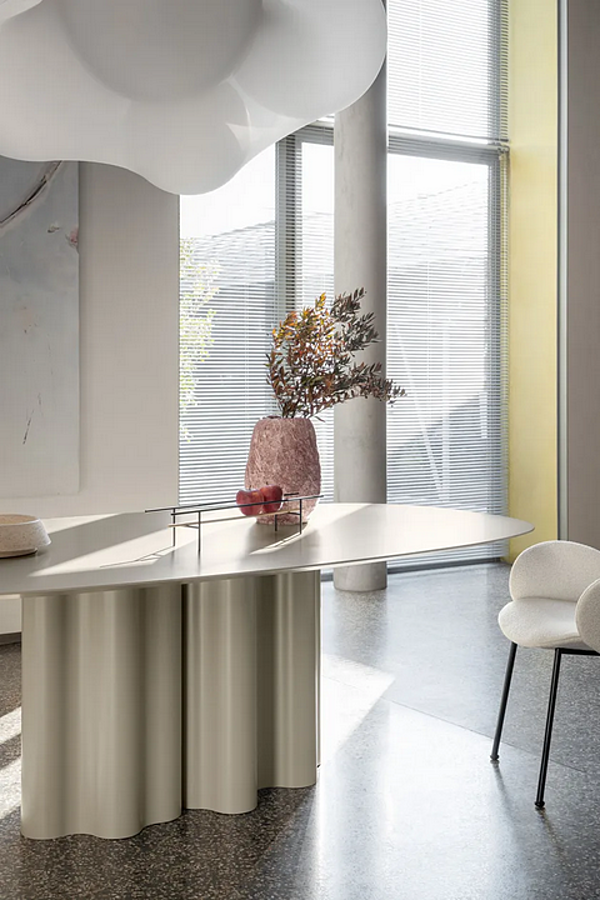 Table ovale en MDF laqué avec base en polyuréthane Teatro Magico Saba usine SABA de l'Italie. Foto №7