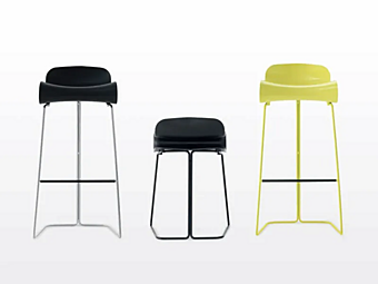 Tabouret en matériau synthétique à base de glissière Kristalia BCN Tabouret en matériau synthétique à base de glissière Kristalia BCN usine Kristalia de l'Italie