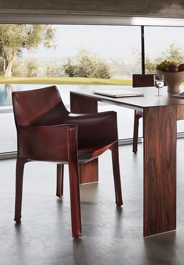 Fauteuil en cuir tanné avec accoudoirs CASSINA 413 CAB usine CASSINA de l'Italie. Foto №10