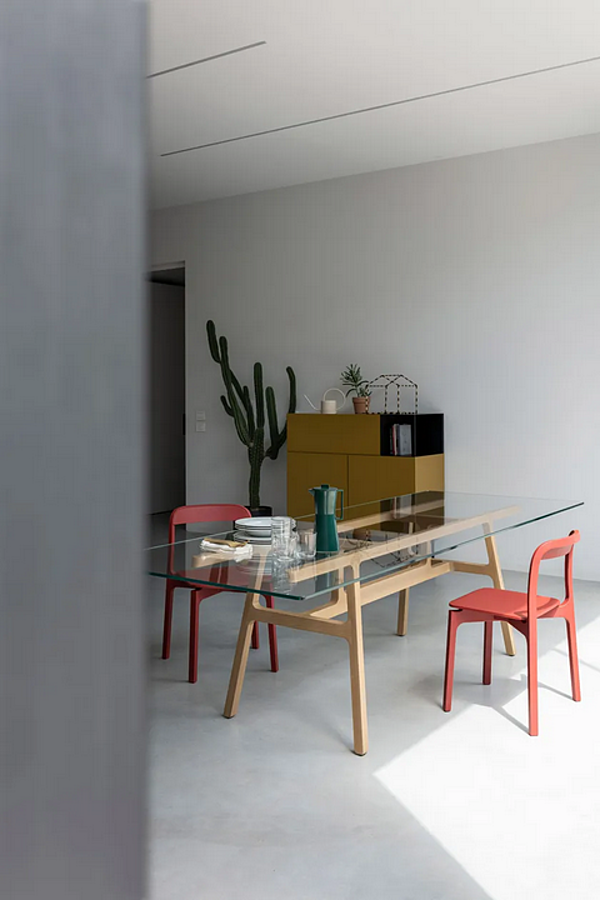 Chaise empilable en frêne Contorna Kristalia usine Kristalia de l'Italie. Foto №8