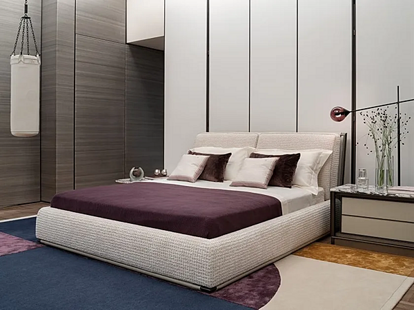 Lit double avec tête de lit rembourrée en tissu GIORGETTI Adam usine GIORGETTI de l'Italie. Foto №5