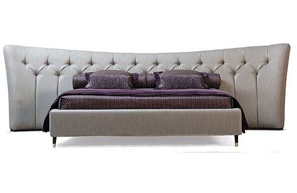 Lit double avec tête de lit capitonnée en tissu OPERA CONTEMPORARY ANGELO CAPPELLINI usine OPERA CONTEMPORARY de l'Italie. Foto №1