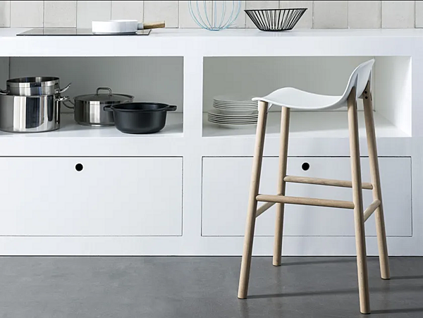 Tabouret de bar en polyuréthane avec dossier Sharky Kristalia usine Kristalia de l'Italie. Foto №9