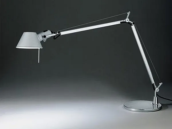 Lampe de table en aluminium avec bras articulé Artemide Tolomeo Mini A005500 usine Artemide de l'Italie. Foto №3