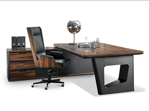 Bureau d'angle en bois et cuir avec tiroirs Avatar I 4 Mariani usine i 4 Mariani de l'Italie. Foto №3