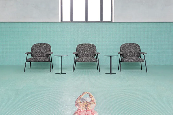 Fauteuil en tissu avec accoudoirs Saba Philo usine SABA de l'Italie. Foto №3