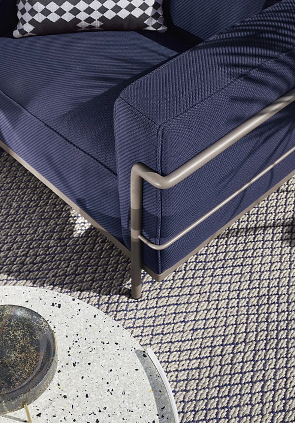 Fauteuil de jardin en tissu avec accoudoirs grand confort CASSINA usine CASSINA de l'Italie. Foto №4