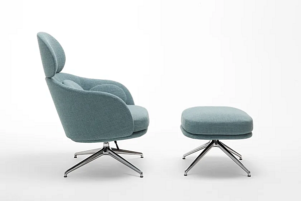 Pouf rembourré avec base à 4 branches Sunset Saba usine SABA de l'Italie. Foto №2