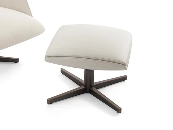 Pouf pivotant avec base à 4 branches en tissu Clori GIORGETTI usine GIORGETTI de l'Italie. Foto №1