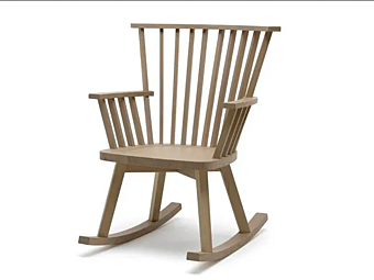 Chaise à bascule en bois avec accoudoirs grise Gervasoni 29 Chaise à bascule en bois avec accoudoirs grise Gervasoni 29 usine Gervasoni de l'Italie
