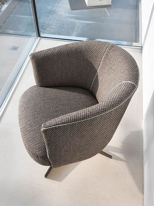 Fauteuil pivotant en tissu avec accoudoirs Camilla GYFORM usine Gyform de l'Italie. Foto №2