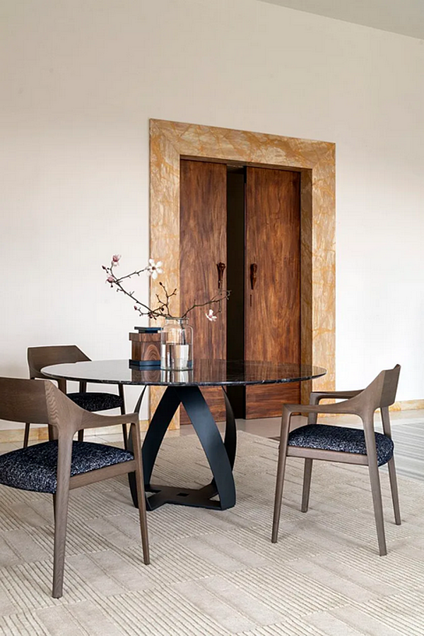 Fauteuil en bois avec accoudoirs Scheggia 906 P Potocco 906/P usine POTOCCO de l'Italie. Foto №3