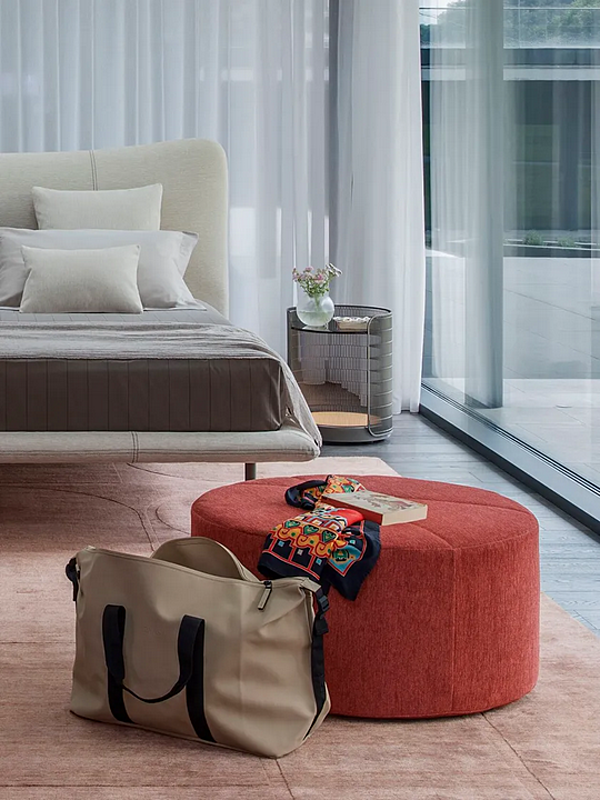 Pouf rond en tissu Moon Flou usine Flou de l'Italie. Foto №7