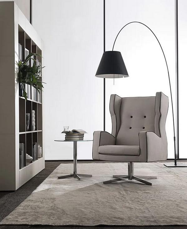 Fauteuil en cuir pivotant avec accoudoirs et base à 4 branches Cassandra I 4 Mariani usine i 4 Mariani de l'Italie. Foto №3
