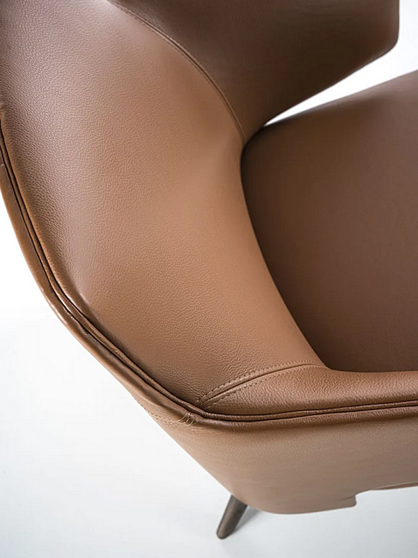 Fauteuil en cuir avec accoudoirs Amanda Frigerio usine Frigerio de l'Italie. Foto №3