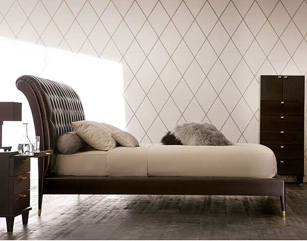 Lit double en cuir avec tête de lit capitonnée IRIS CLASSIC OPERA CONTEMPORARY usine OPERA CONTEMPORARY de l'Italie. Foto №3