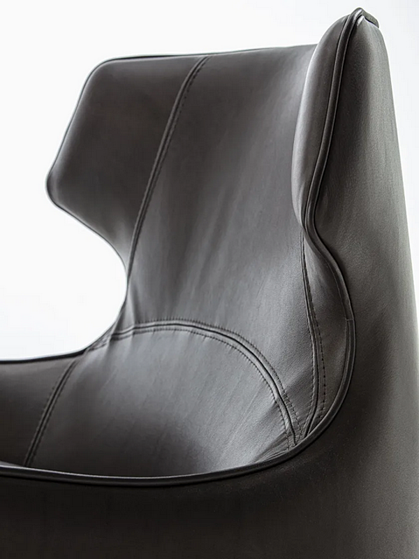 Fauteuil en cuir avec accoudoirs Crosby Frigerio usine Frigerio de l'Italie. Foto №7