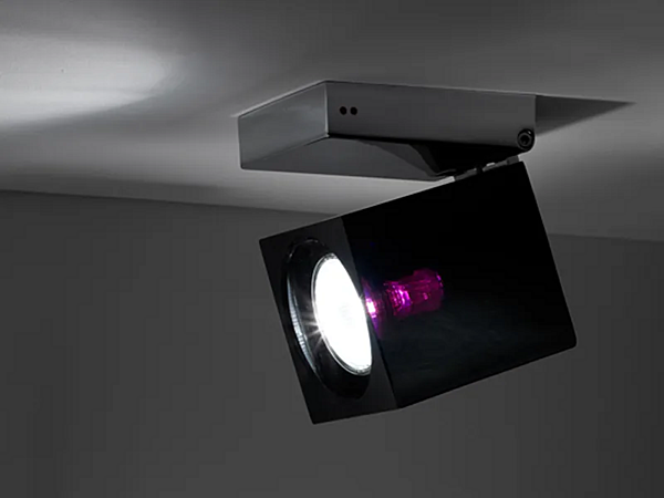 Projecteur de plafond ajustable en métal Fabbian Cubetto usine Fabbian de l'Italie. Foto №1