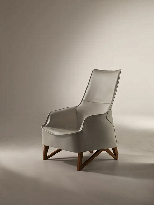 Fauteuil en cuir tanné avec repose-tête Mobius GIORGETTI usine GIORGETTI de l'Italie. Foto №3