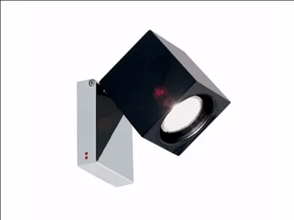 Projecteur de plafond ajustable en métal Fabbian Cubetto usine Fabbian de l'Italie. Foto №2