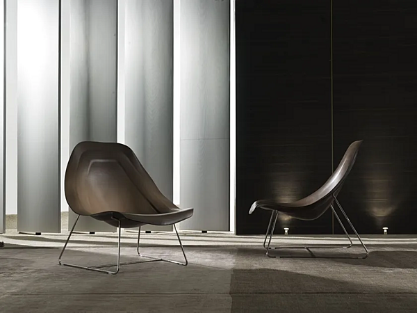 Fauteuil en cuir à base traîneau couleur huître clair I 4 Mariani usine i 4 Mariani de l'Italie. Foto №6