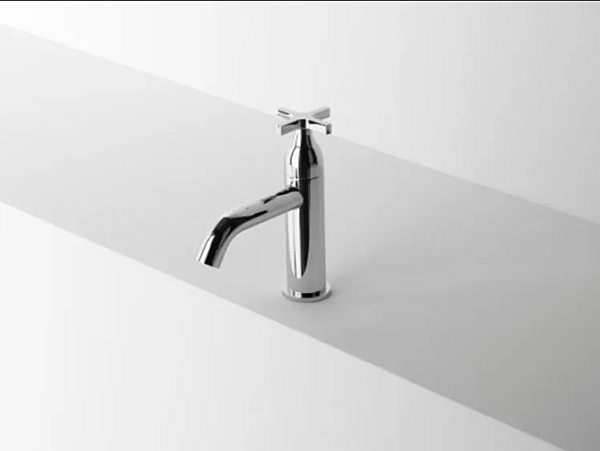 Mitigeur de lavabo à poser en laiton à poignée unique avec mémoire AGAPE MEMORY usine Agape de l'Italie. Foto №1