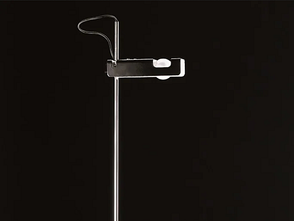 Lampe sur pied réglable en hauteur Oluce Spider 3319 usine Oluce de l'Italie. Foto №1