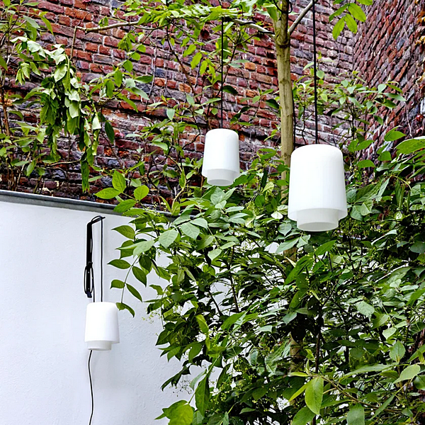 Lampe suspendue d'extérieur en polyéthylène Ariane Out LIGNE ROSET 10072280 usine LIGNE ROSET de l'Italie. Foto №4